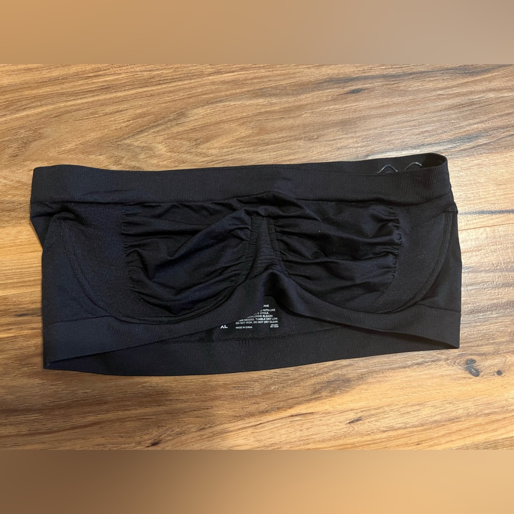 Paramour
Body Smooth Seamless Underwire Bandeau Bra
Black Size XL